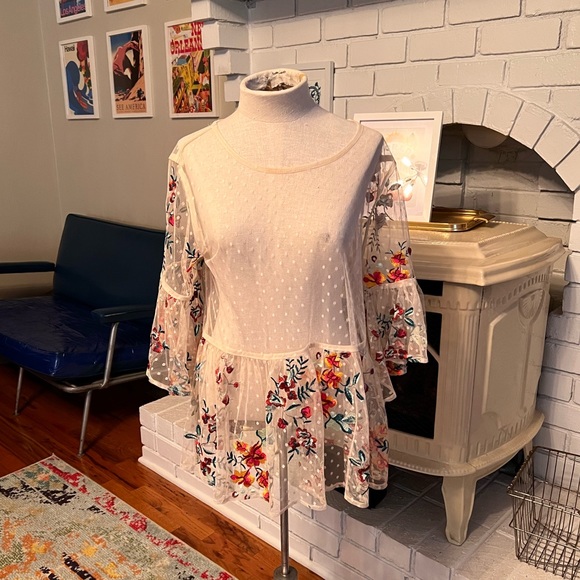 Umgee Medium overlay cream blouse with floral embroidery. NWOT - Picture 1 of 5